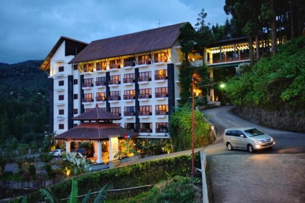 The Grand Hill Puncak